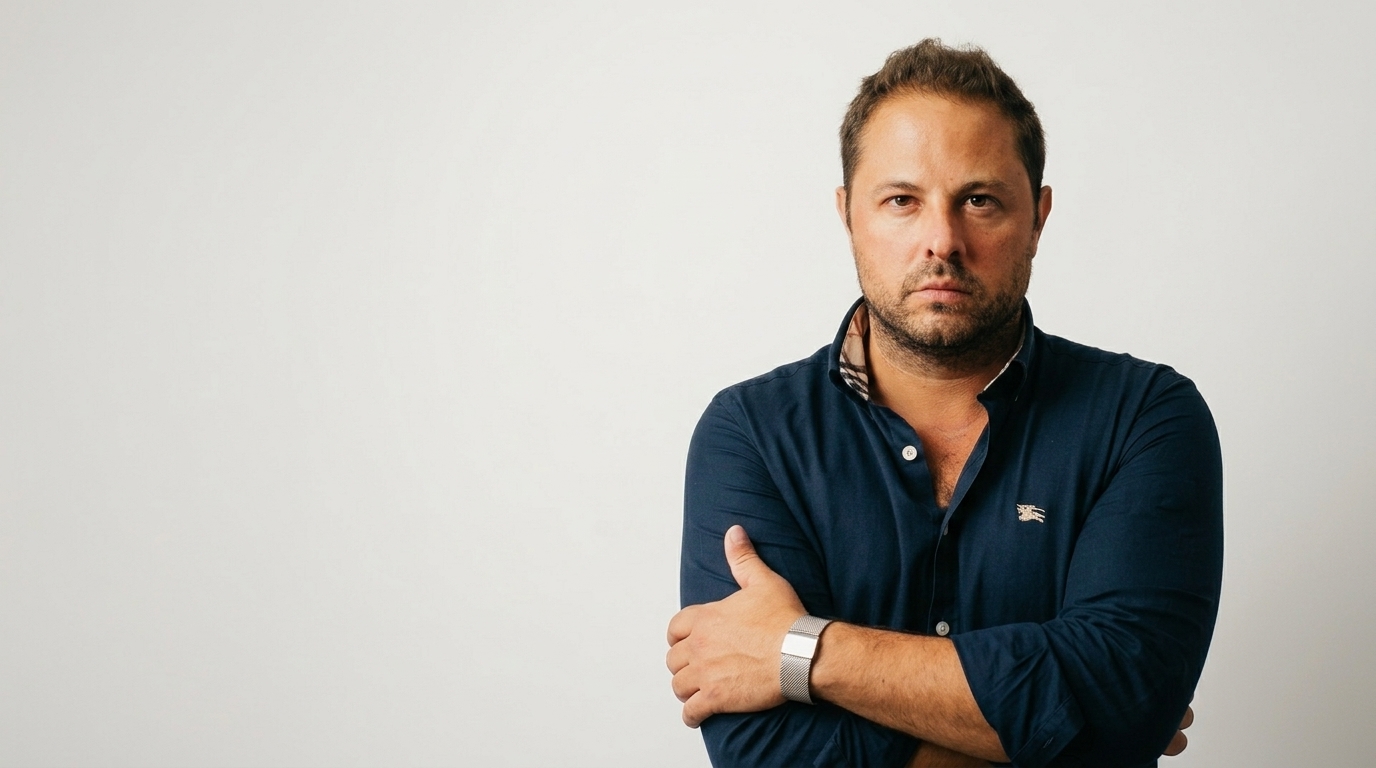 Leopoldo Manini — CEO & Founder Gruppo MANINI, allo studio con tavole progettuali